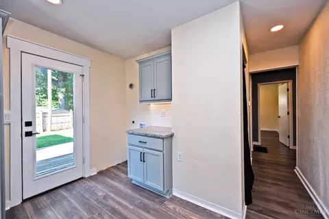 Entry Way - 6569 Graf Dr, Cincinnati, OH 45230 photo 2 of 3