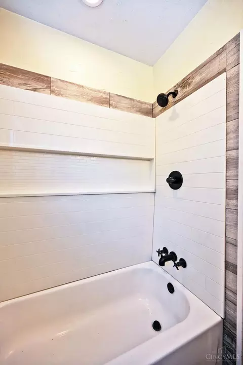 Bath - 6569 Graf Dr, Cincinnati, OH 45230 photo 2 of 3