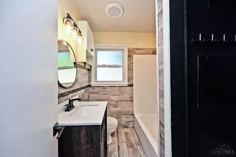 Bath - 6569 Graf Dr, Cincinnati, OH 45230 photo 1 of 3