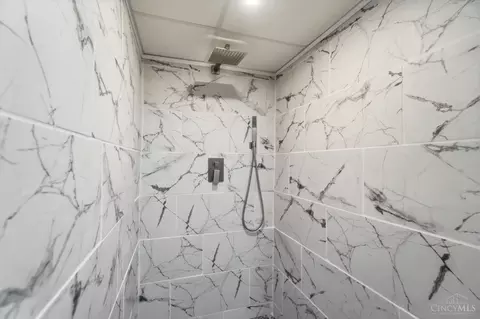 Bath - 9315 Jericho Dr, Cincinnati, OH 45231 photo 5 of 5