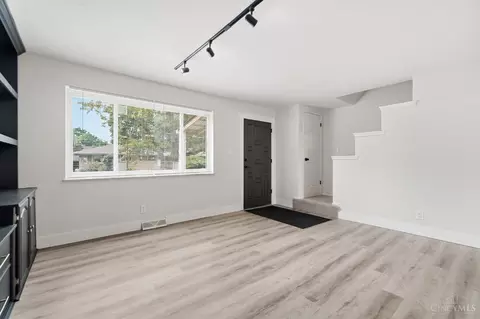 Living - 9315 Jericho Dr, Cincinnati, OH 45231 photo 3 of 3