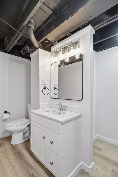 Bath - 9315 Jericho Dr, Cincinnati, OH 45231 photo 4 of 5