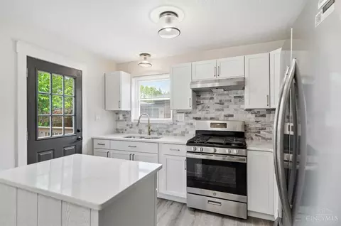 Kitchen - 9315 Jericho Dr, Cincinnati, OH 45231 photo 1 of 3