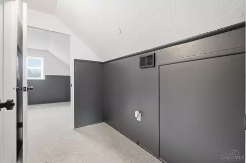 Entry Way - 9315 Jericho Dr, Cincinnati, OH 45231 photo 1 of 3