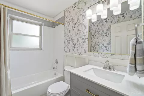 Bath - 9315 Jericho Dr, Cincinnati, OH 45231 photo 1 of 5