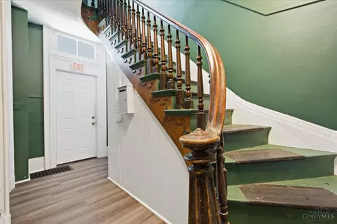 Entry Way - 215 Warner St, Cincinnati, OH 45219 photo 7 of 11