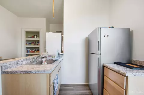 Kitchen - 215 Warner St, Cincinnati, OH 45219 photo 9 of 10