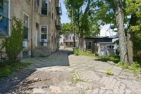 Exterior - 215 Warner St, Cincinnati, OH 45219 photo 3 of 4