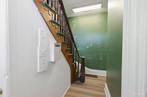 Entry Way - 215 Warner St, Cincinnati, OH 45219 photo 6 of 11