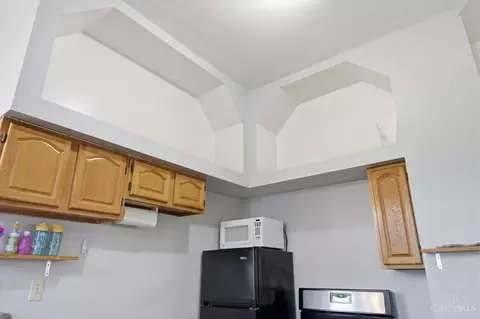 Kitchen - 215 Warner St, Cincinnati, OH 45219 photo 5 of 10