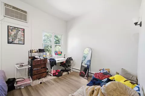 Bedroom - 215 Warner St, Cincinnati, OH 45219 photo 4 of 11