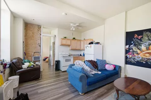 Living - 215 Warner St, Cincinnati, OH 45219 photo 3 of 5