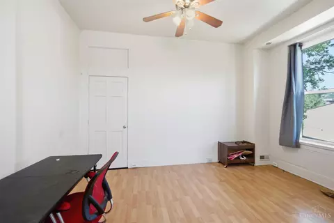 Bedroom - 215 Warner St, Cincinnati, OH 45219 photo 6 of 11
