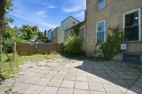 Exterior - 215 Warner St, Cincinnati, OH 45219 photo 2 of 4
