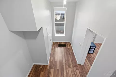 Entry Way - 215 Warner St, Cincinnati, OH 45219 photo 4 of 11