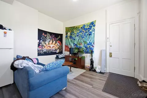 Living - 215 Warner St, Cincinnati, OH 45219 photo 1 of 5