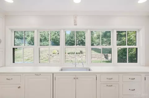 Kitchen - 7194 Regiment Dr, Cincinnati, OH 45244 photo 4 of 7