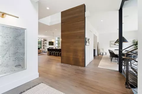 Entry Way - 3315 Menlo Ave, Cincinnati, OH 45208 photo 2 of 19