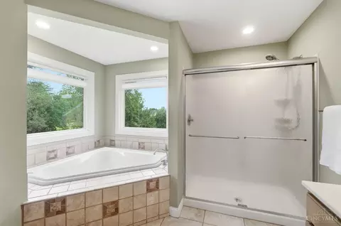 Bath - 6375 Tarton Fields Ln, Mason, OH 45040 photo 3 of 9