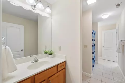 Bath - 6375 Tarton Fields Ln, Mason, OH 45040 photo 7 of 9