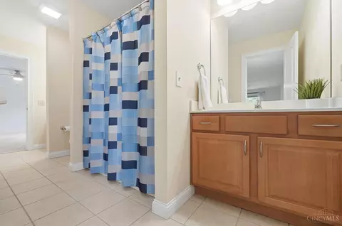 Bath - 6375 Tarton Fields Ln, Mason, OH 45040 photo 8 of 9