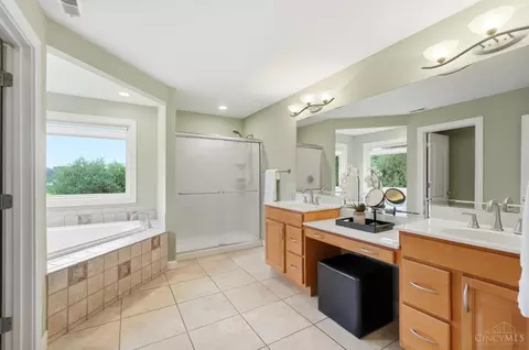 Bath - 6375 Tarton Fields Ln, Mason, OH 45040 photo 2 of 9