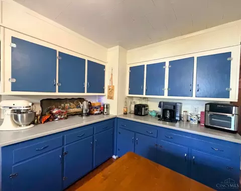 Kitchen - 125 Apple St, Georgetown, OH 45121 photo 3 of 3