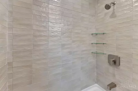 Bath - 253 Ohio Ave, Reading, OH 45215 photo 2 of 3