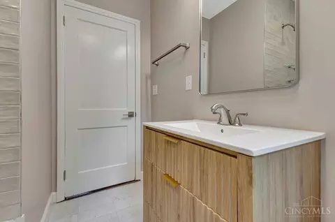 Bath - 253 Ohio Ave, Reading, OH 45215 photo 3 of 3