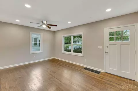 Living - 253 Ohio Ave, Reading, OH 45215 photo 2 of 5