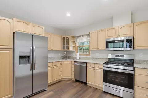 Kitchen - 8265 Forest Rd, Cincinnati, OH 45255 photo 1 of 2