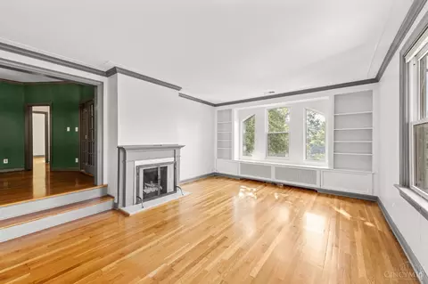 Living - 3214 Close Ct, Cincinnati, OH 45208 photo 5 of 7