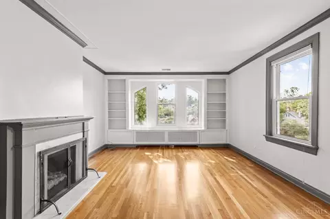 Living - 3214 Close Ct, Cincinnati, OH 45208 photo 6 of 7