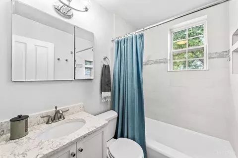 Bath - 3214 Close Ct, Cincinnati, OH 45208 photo 1 of 2