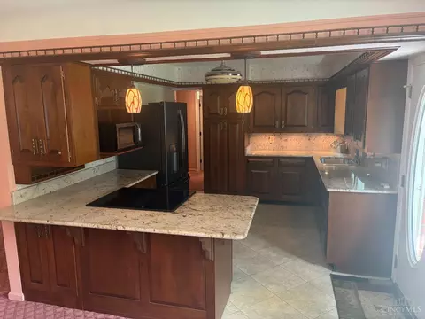 Kitchen - 7755 Pfeiffer Rd, Montgomery, OH 45242 photo 2 of 4