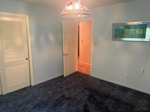 Bedroom - 7755 Pfeiffer Rd, Montgomery, OH 45242 photo 4 of 6