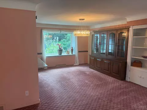 Living - 7755 Pfeiffer Rd, Montgomery, OH 45242 photo 3 of 4