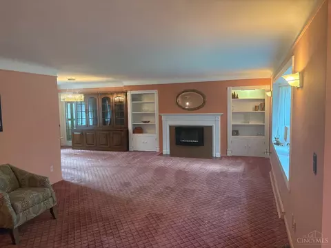 Living - 7755 Pfeiffer Rd, Montgomery, OH 45242 photo 2 of 4
