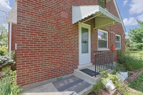 Exterior - 2312 Compton Rd, Cincinnati, OH 45231 photo 2 of 9