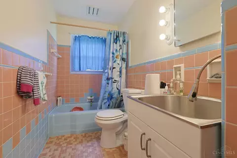 Bath - 2312 Compton Rd, Cincinnati, OH 45231 photo 1 of 1