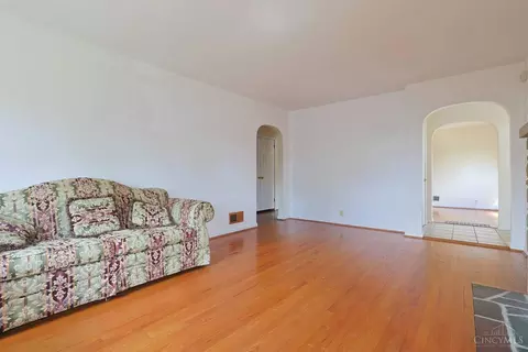 Living - 2312 Compton Rd, Cincinnati, OH 45231 photo 3 of 5