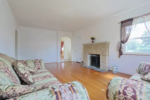 Living - 2312 Compton Rd, Cincinnati, OH 45231 photo 4 of 5