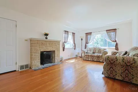 Living - 2312 Compton Rd, Cincinnati, OH 45231 photo 1 of 5