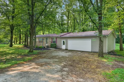 53 Maple St, Martinsville, OH 45146