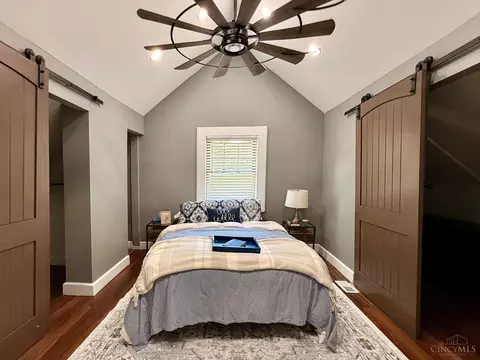 Bedroom - 1602 Rose Pl, Cincinnati, OH 45237 photo 7 of 10