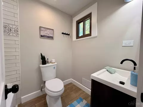 Bath - 1602 Rose Pl, Cincinnati, OH 45237 photo 1 of 8