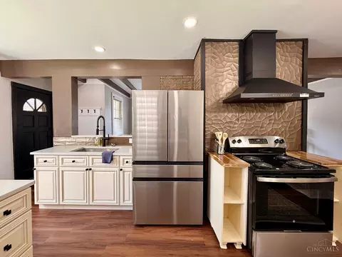 Kitchen - 1602 Rose Pl, Cincinnati, OH 45237 photo 5 of 8