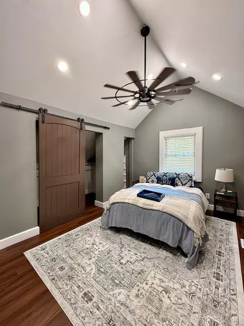 Bedroom - 1602 Rose Pl, Cincinnati, OH 45237 photo 5 of 10
