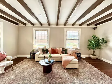 Living - 1602 Rose Pl, Cincinnati, OH 45237 photo 3 of 5
