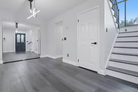 Entry Way - 39 Stillmeadow Dr, Cincinnati, OH 45245 photo 1 of 4